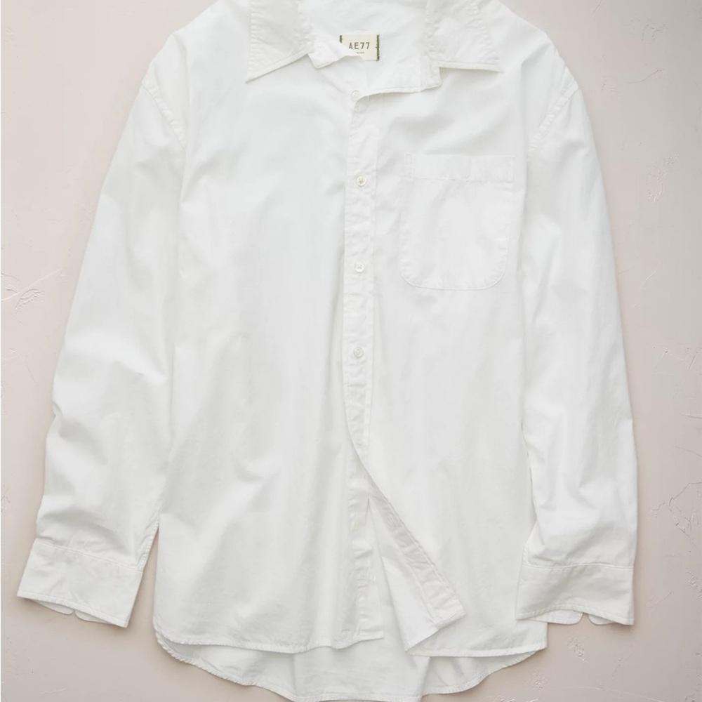 NWT Women’s American Eagle Outfitters White Button Down Shirt, size Medium